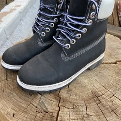 Timberland 6-inch Premium Boots size 5 W