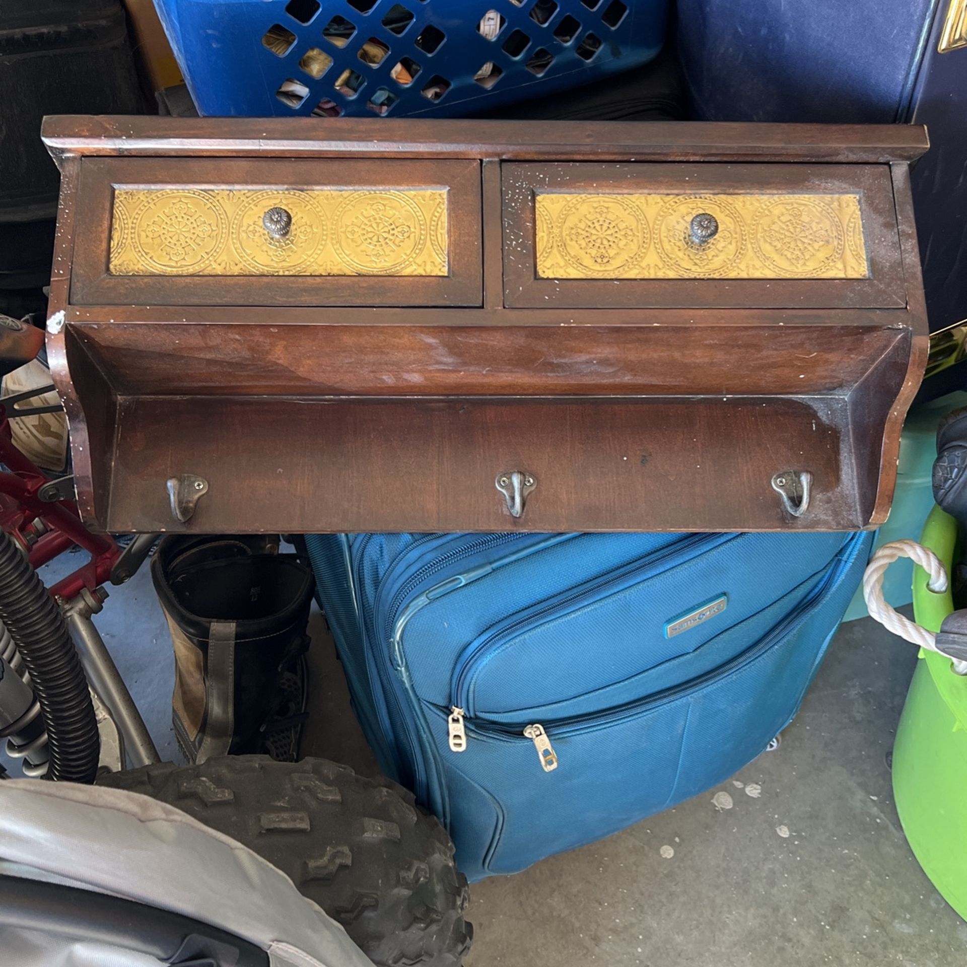 Small Shelf With Drawers And Hooks