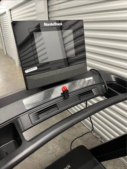 FULLERTON - 2025 Model Nordictrack Commercial 1250 model - 10" ifit screen - 1100$