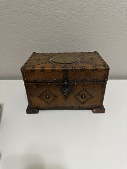 Leather Wrapped Wooden Jewelry Box – Vintage Decorative Chest