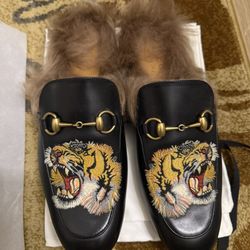 Gucci Men's Princetown Fur Tiger Embroidered Black Leather Loafers Never Worn Gucci Size 7 / US 7.5