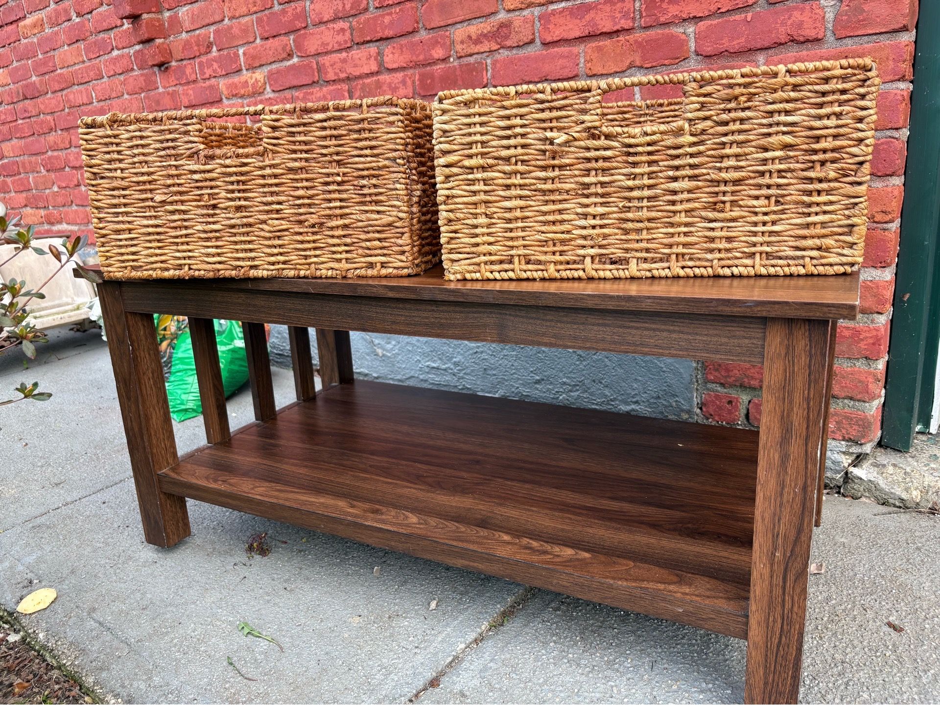 Coffee table with rattan baskets
