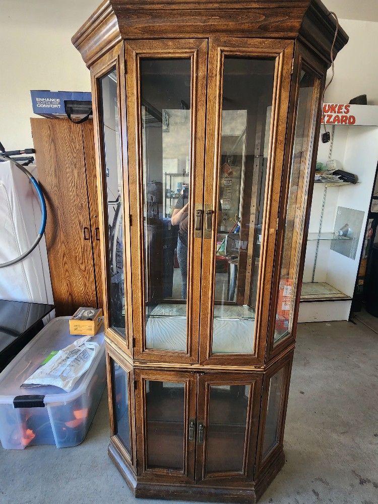 China Cabinet With Light