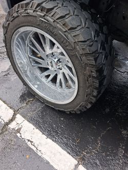 Moto Metal 22" wheels with 35x12.50R22 tires. 6x135 bolt pattern — fits Ford F-150