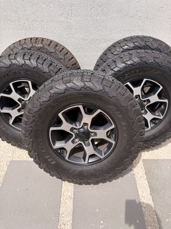 5 285/70r17 BF Goodrich Tires