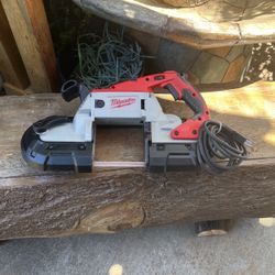 Milwaukee Deep Cut Band Saw