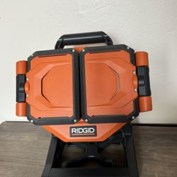 Lámpara RIDGID Con Batería 