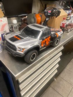 Traxxas Slash 2wd Ford Raptor Fox Edition RC Truck