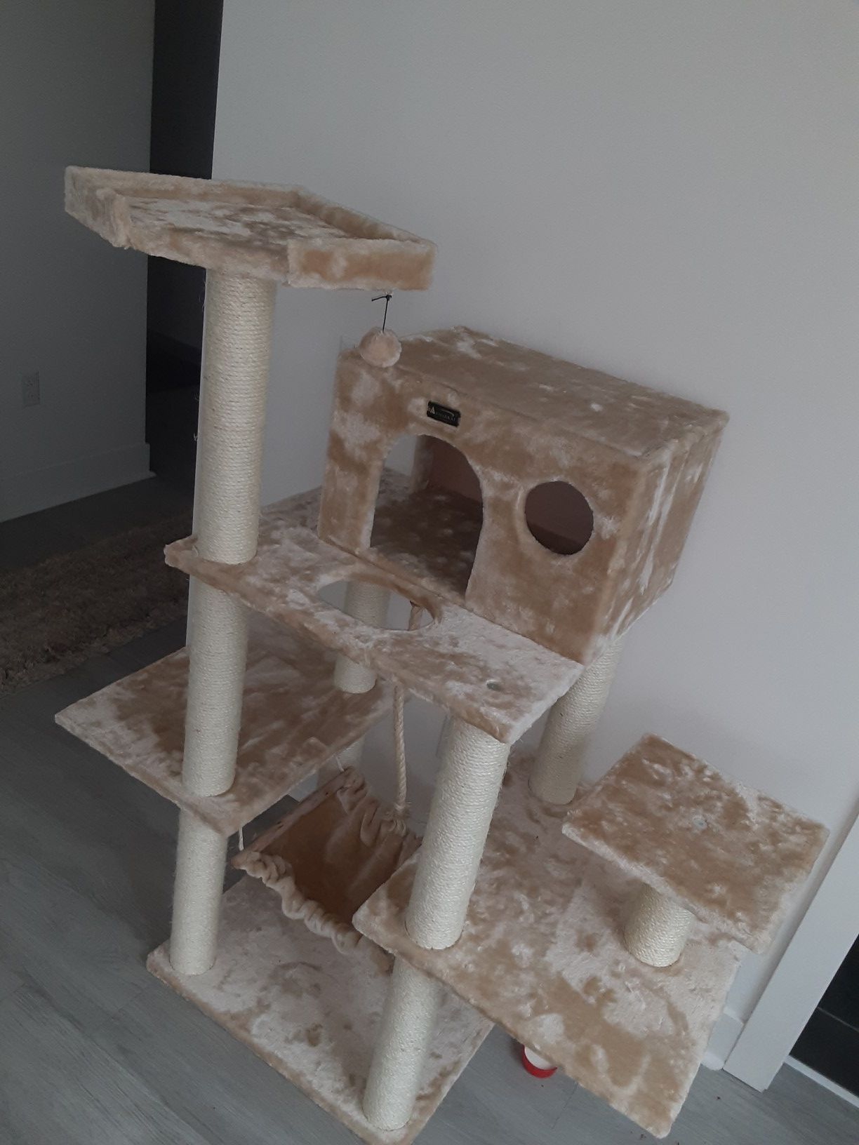 ARMAKAT TREEHOUSE BRAND NEW 76 INCH