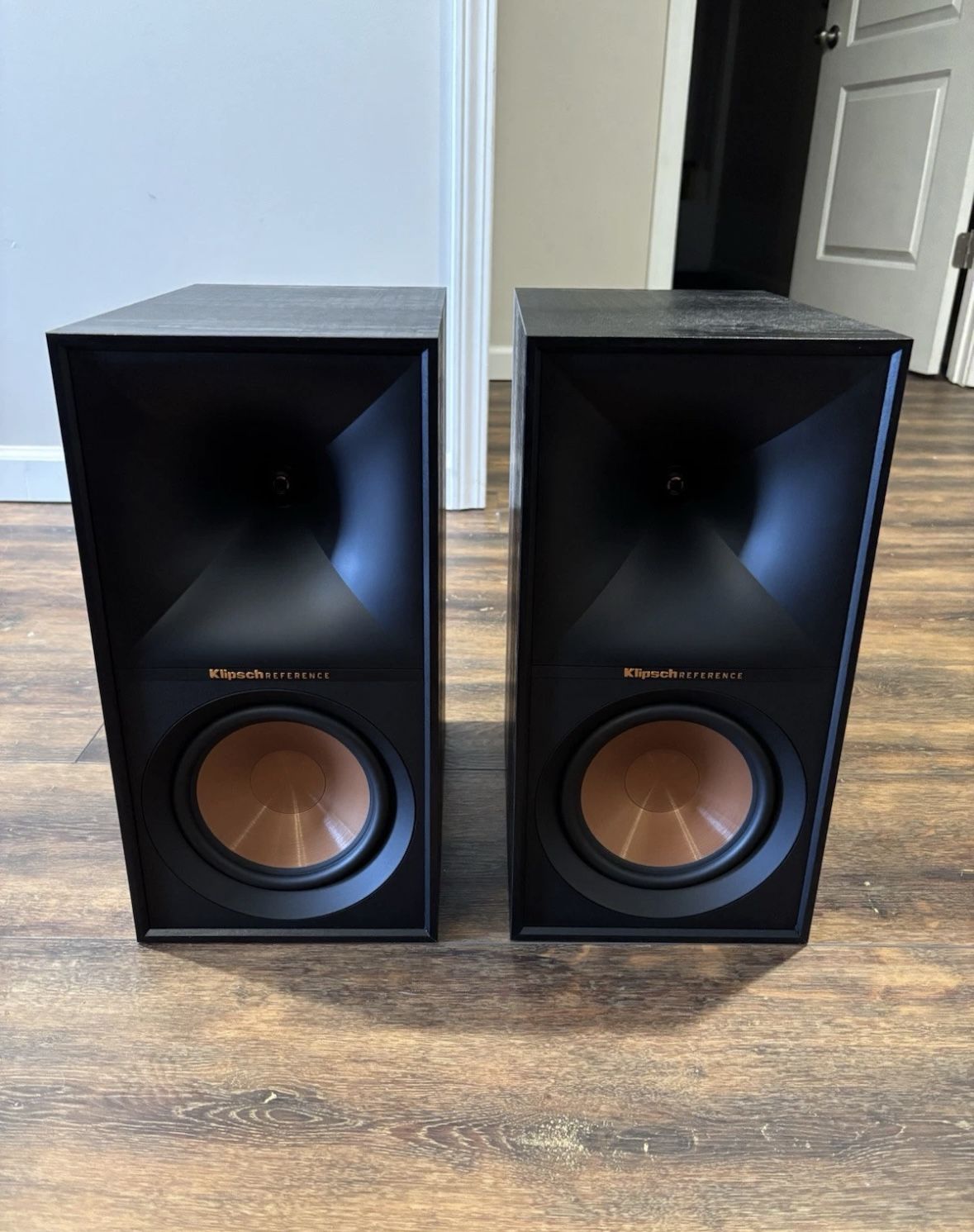 Klipsch R-60M Bookshelf Speakers – High-Performance Sound, 6.5” Woofers, Tractrix Horn, Deep Bass