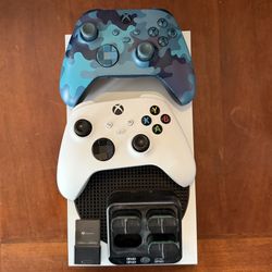 Xbox Series S With 2 Controllers  + 1TB Storage Expansion  + 3 Rechargeable Controller Batteries  USED But Works Perfectly 