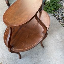 Beautiful antique table it has a cracked leg