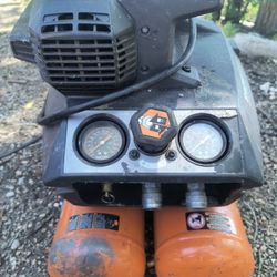 Ridgid 200 PSI 4.5 Gal Quiet Air Compressor 