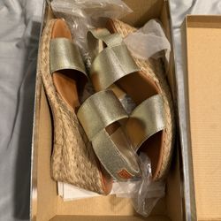 Andre Assous Allison Metallic Wedges