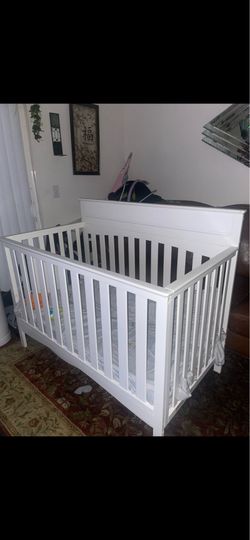 Crib/ Toddler Bed “Delta Children”