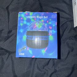 LED ROOM LIGHT THAT LIGHTS UP WHOLE ROOM 