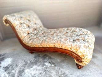 GORGEOUS VINTAGE TUFTED DAMASK CHAISE LOUNGE CHAIR