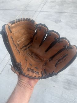 Wilson RHT baseball glove