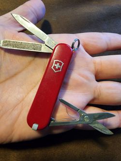 Victorinox Classic SD Red Swiss Army Multi-Tool 4 Tools Scissors File 2.25in