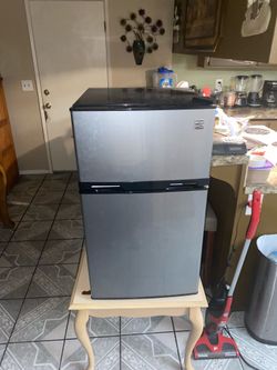 Mini fridge