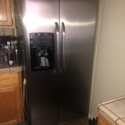 Refrigerator freezer stainless steel