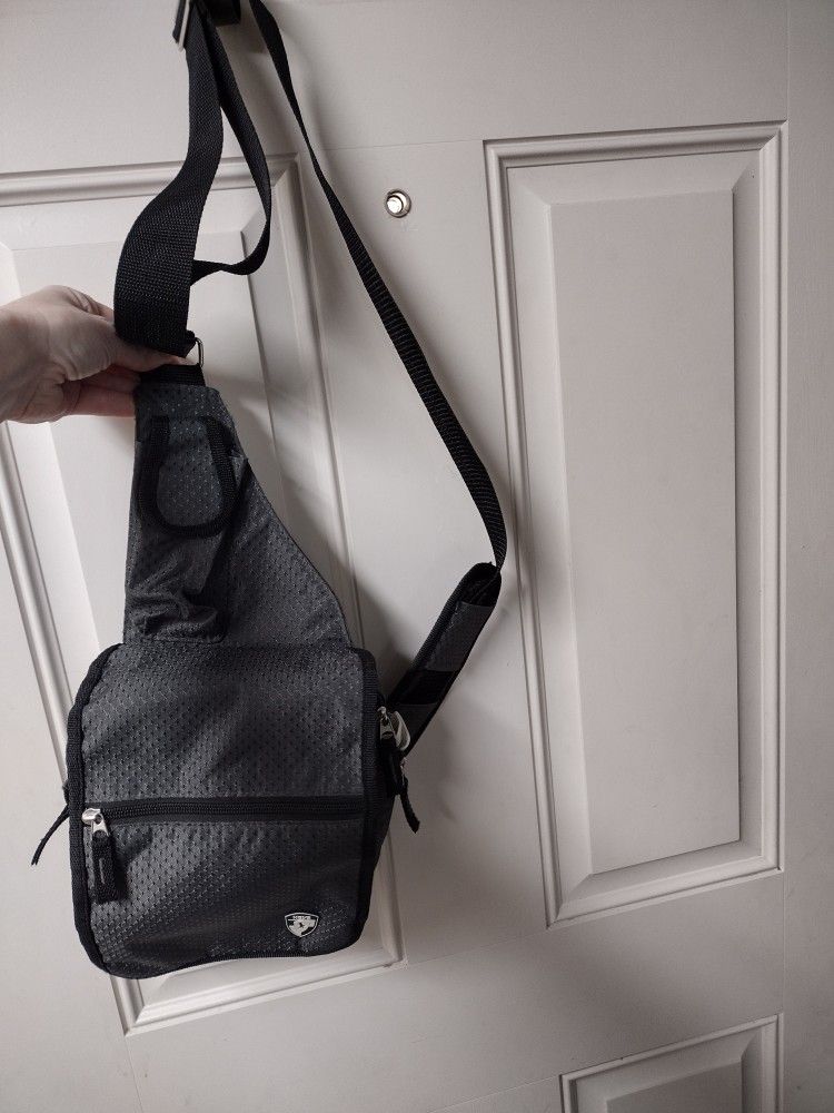 HEYS TRAVELMATE SET SMALL/MEDIUM CROSSBODY.
