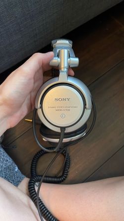 Sony MDR-V700 dynamic stereo headphones
