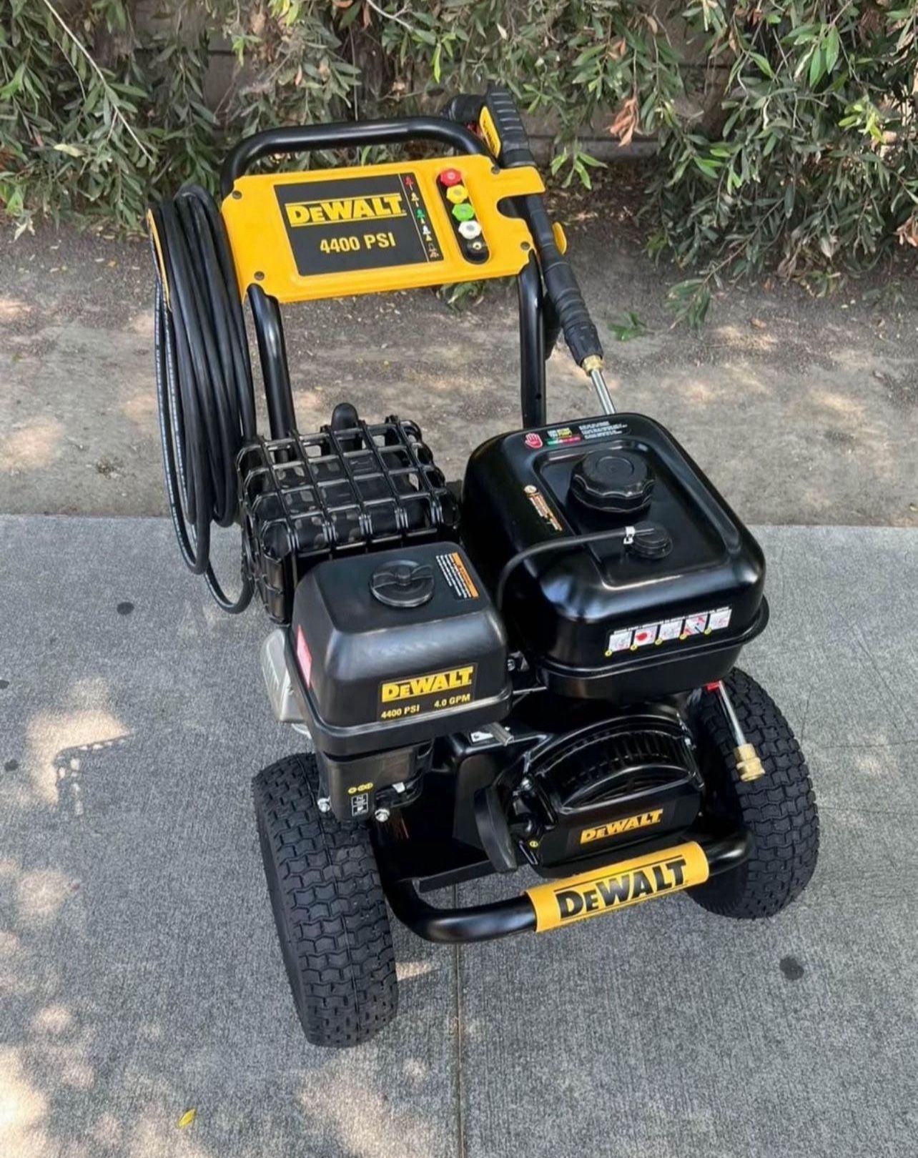 DEWALT 4400 PSI 4.0 GPM Cold Water Gas Pressure Washer