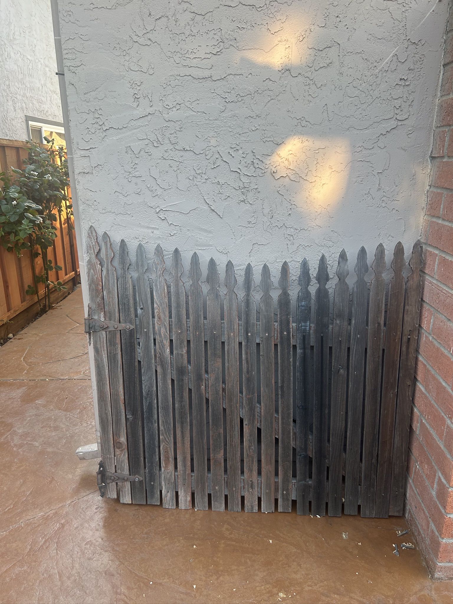 Side Gate