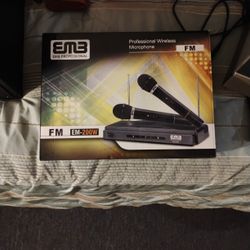 2 EM3 Cordless Microphones