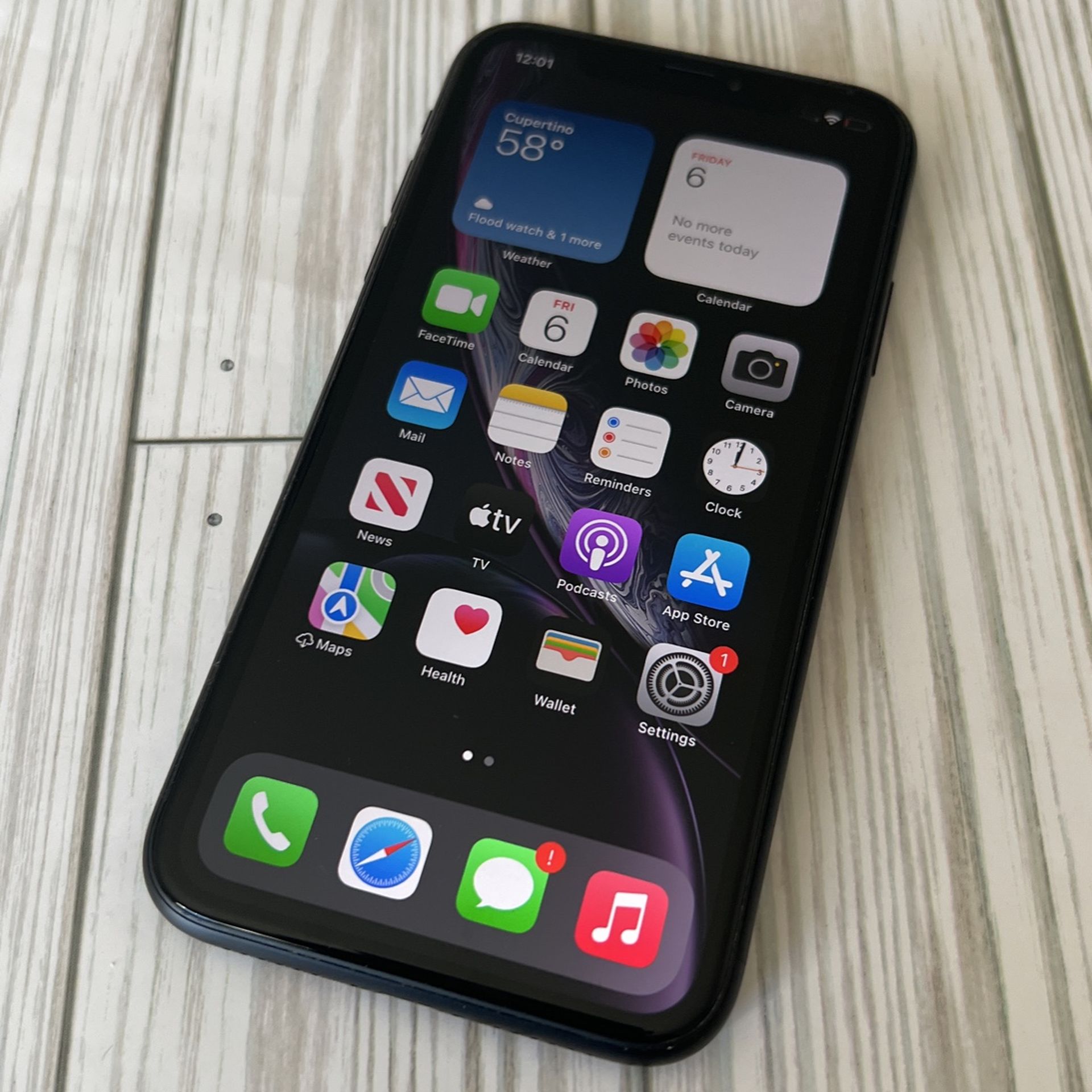 iPhone XR (64GB)UNLOCKED /DESBLOQUEADO For All Carriers