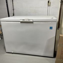 Amana 14.8 Cu Ft Deep Freeze Chest Freezer