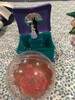 Wicked popcorn buckets music box and Glinda bubble.