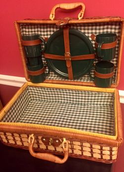 Picnic Basket Set w/ Dishes