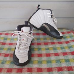Jordan 12 Retro “Dark Grey size 4.5 Y