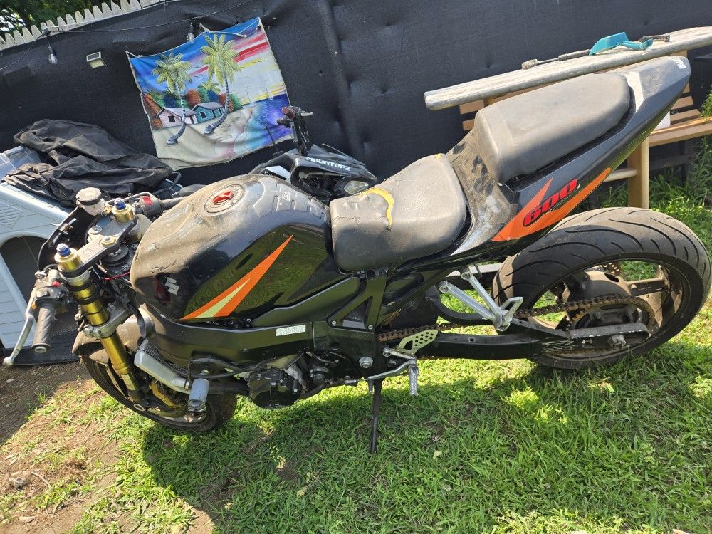 Suzuki Gsxr-600 