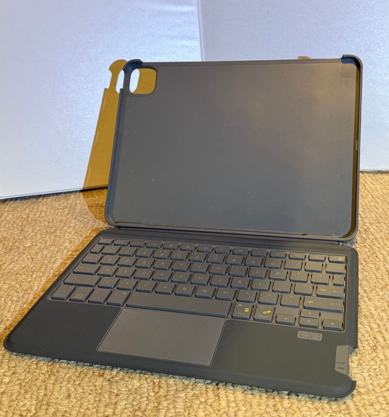 iPad Pro/Air 11in Keyboard case detachable w/kickstand