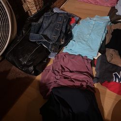 Womens/Junior Medium Clothes