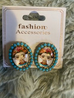 Aretes Nuevos $3