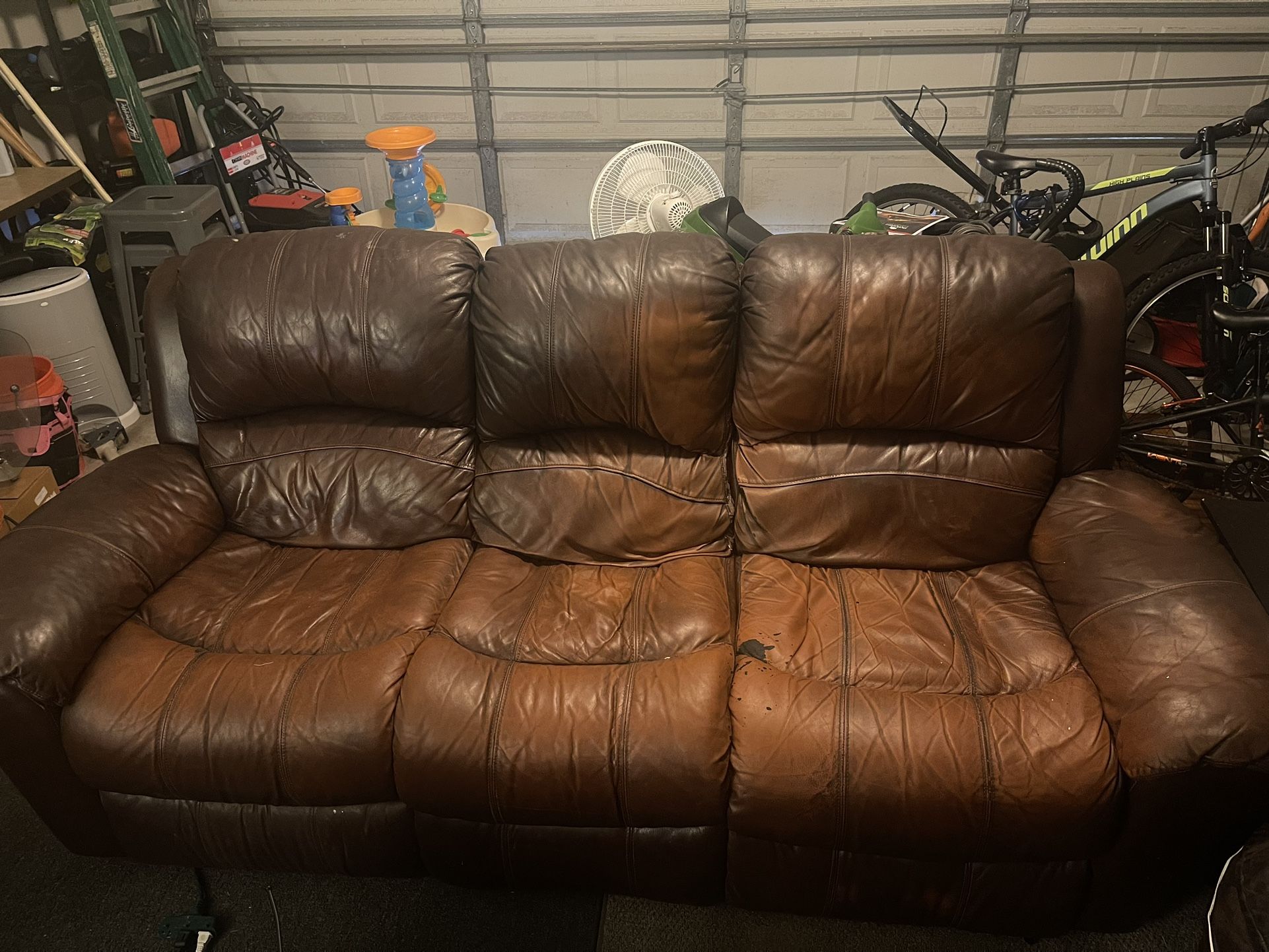 3 Seater Couch With 2 Recliners Built In