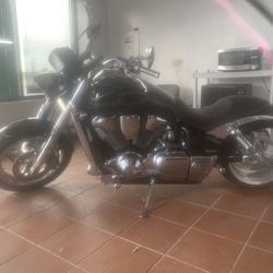 2005 Honda VTX 1300     Black&Silver & Lots Of Chrome To Go With It