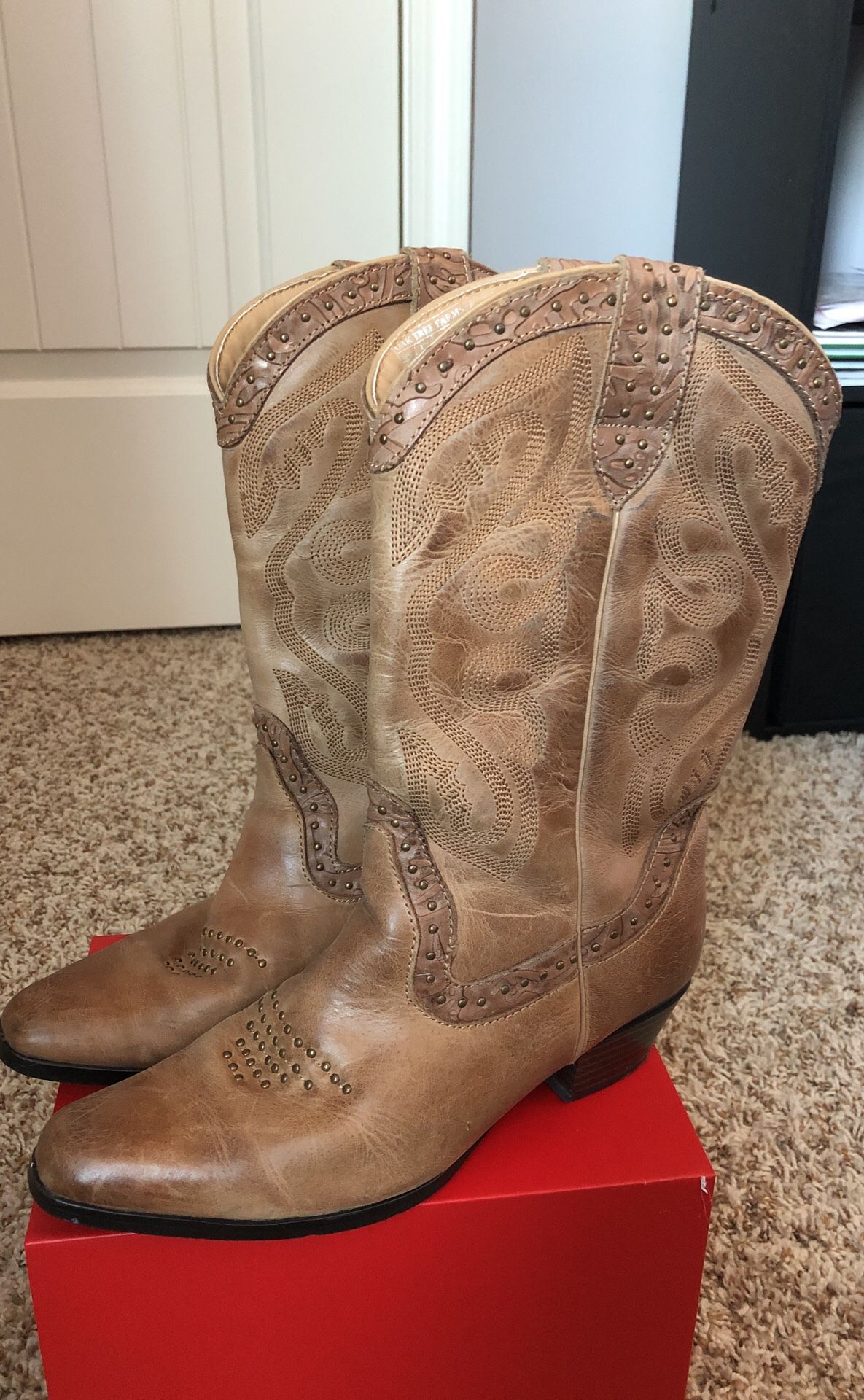 Cowgirl Boots-Camel Color w/ studding, size 6.5