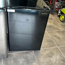 Refrigerator & Freezer Insignia