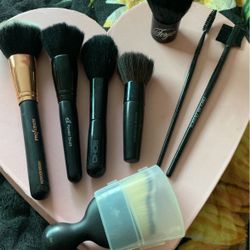 Makeup Brushes 