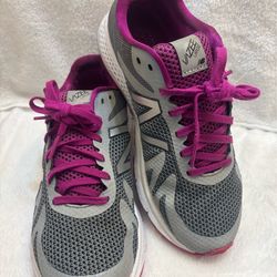 New Balance Vazee Urge Women's size 8 running shoes in gray and pink.