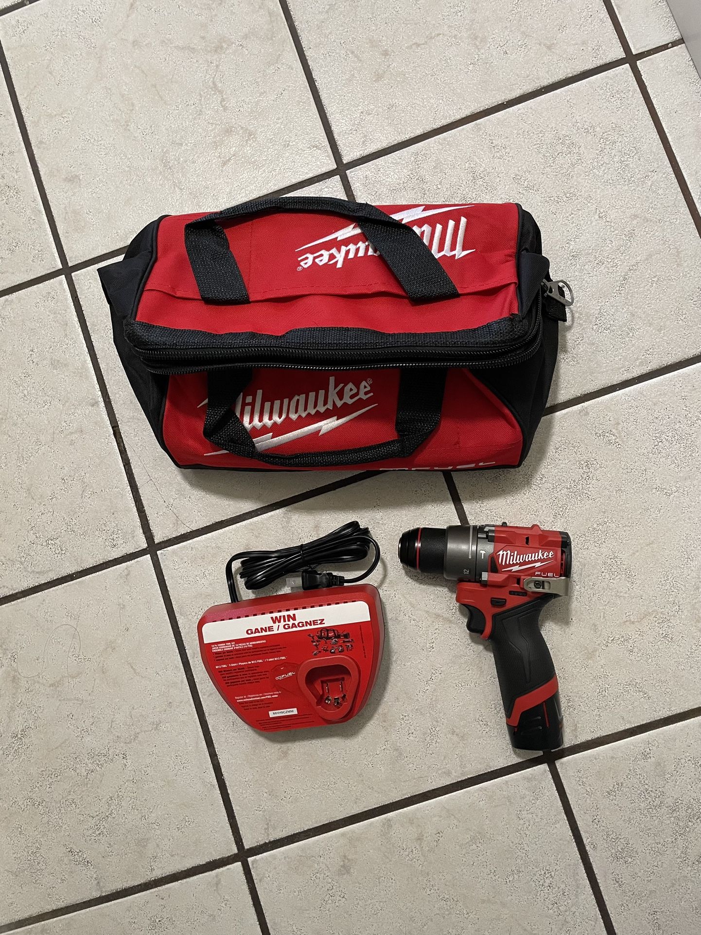 Milwaukee Fuel M12 Hammer Drill Kit