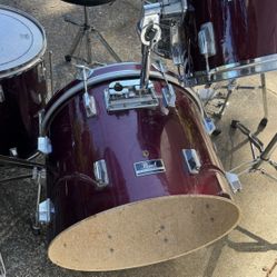 Pearl Drum Set 