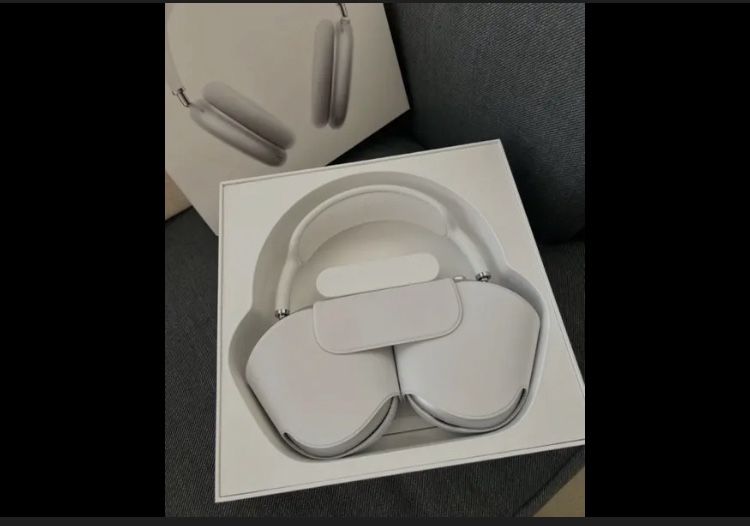 Air Pod Maxes