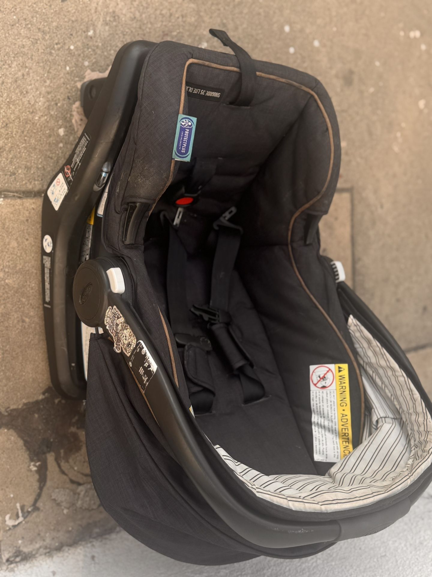 Graco Car seat With Bassinet And Stroller