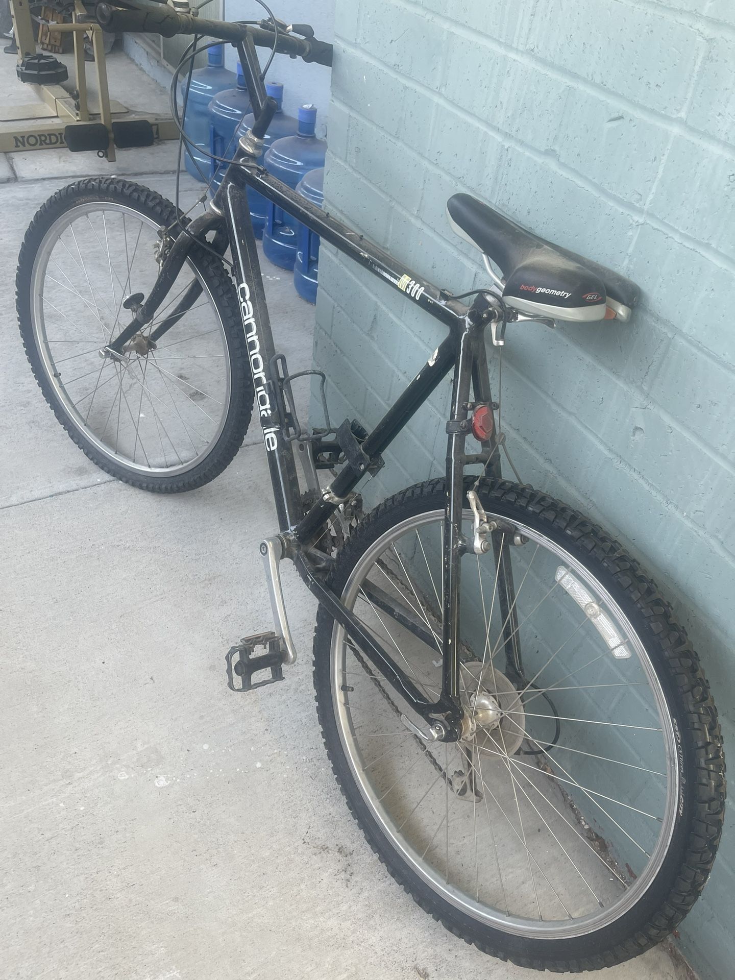 Black Cannondale Men’s Mountain Bike 26” Wheels